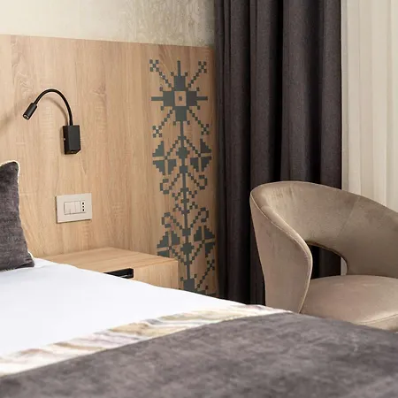 Mercure Conacul Cozieni Pasarea